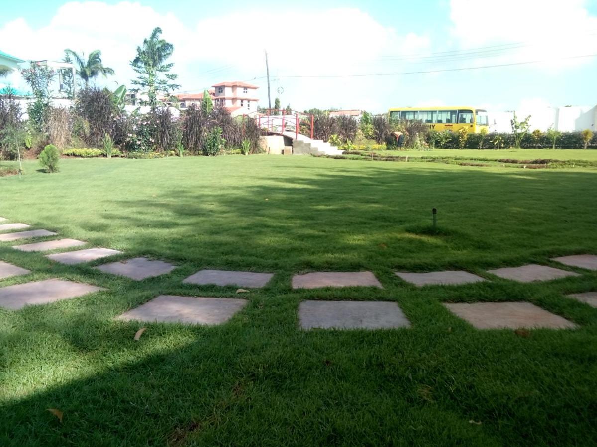 Chamiachi Hotel & Apartments Bamburi Exterior foto