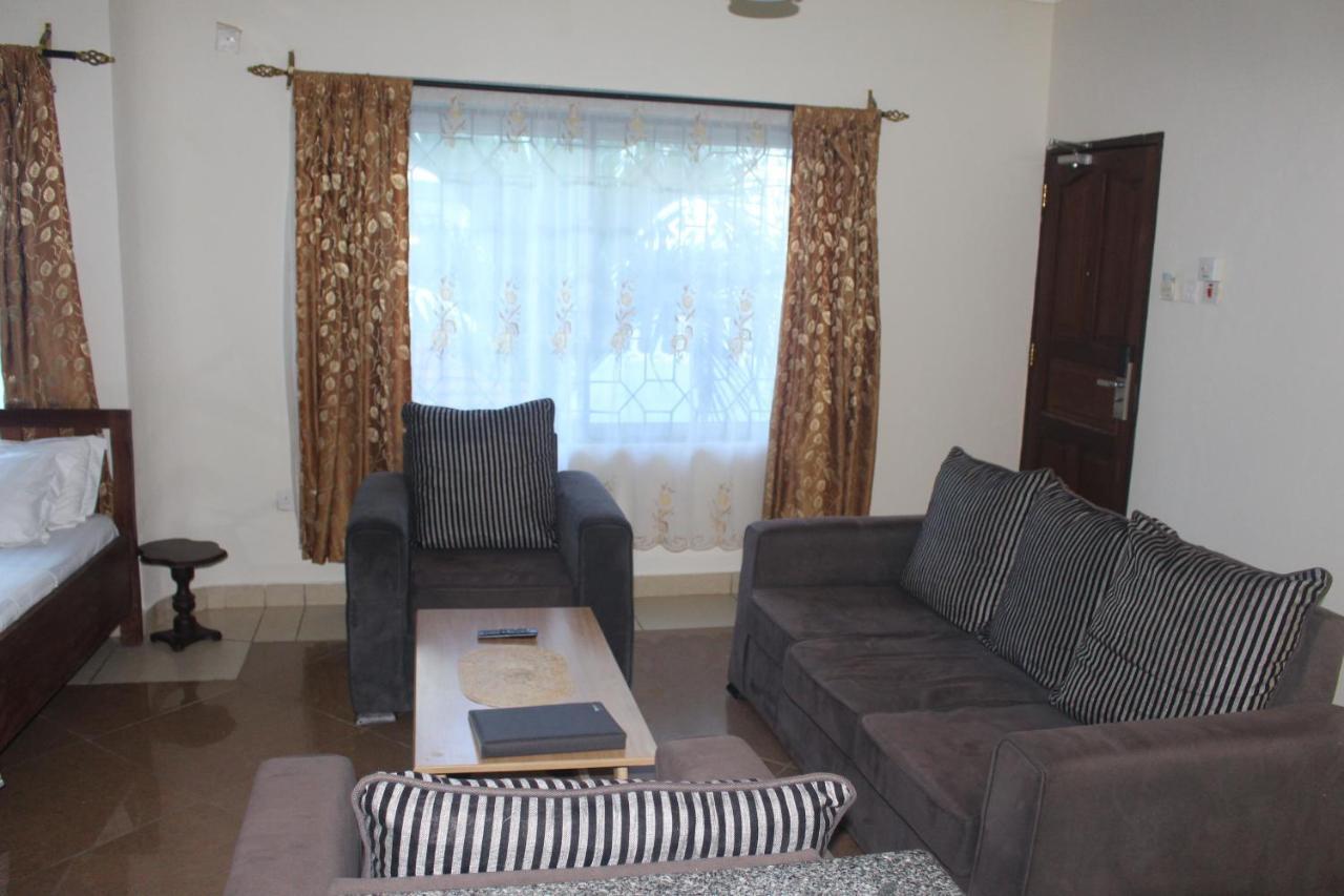 Chamiachi Hotel & Apartments Bamburi Exterior foto